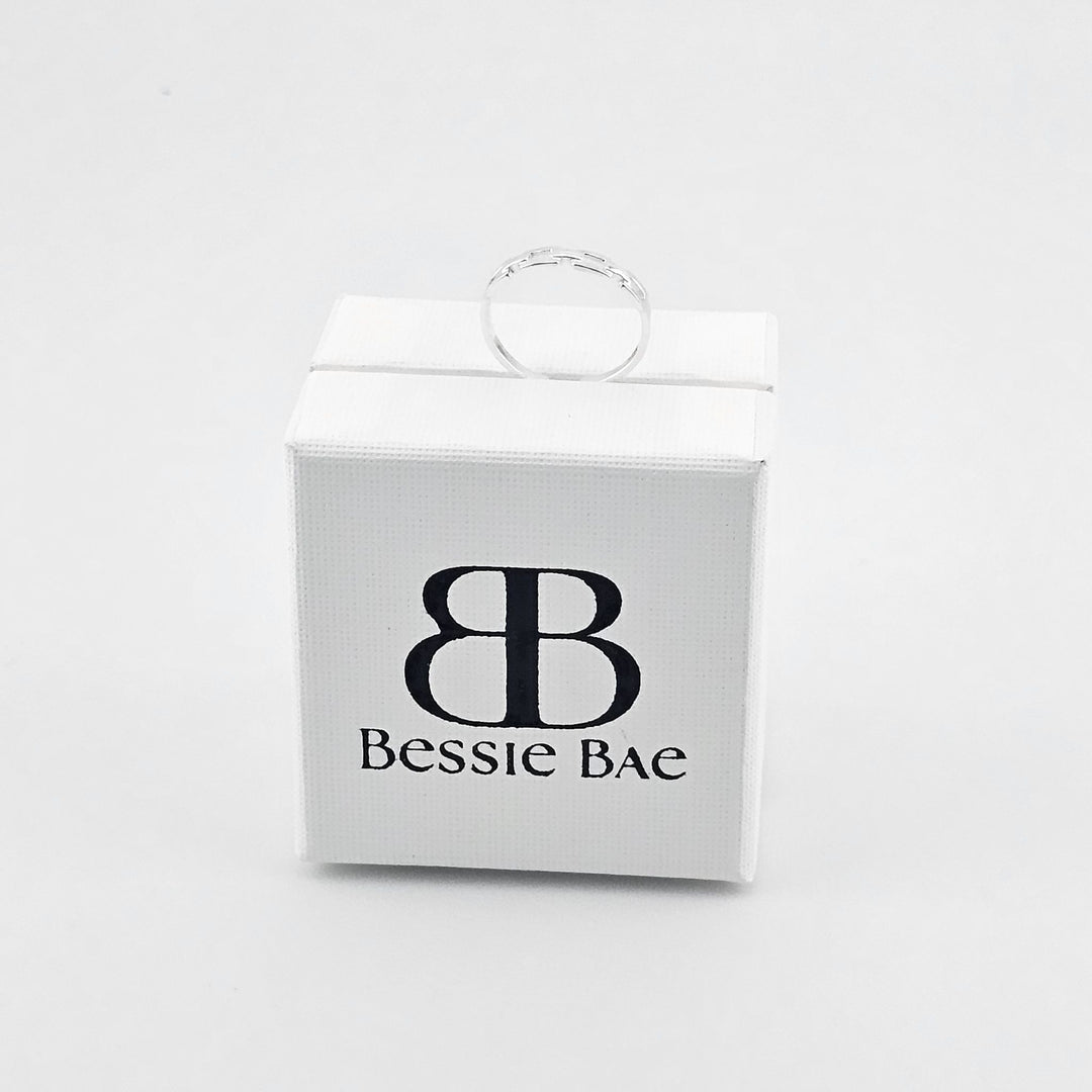 Chunky minimalist sterling silver link ring.