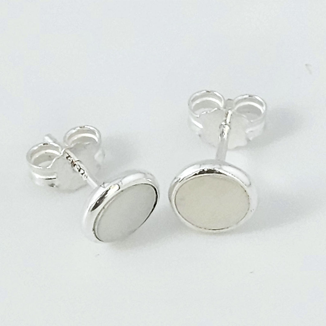 Minimalist silver stud earrings with natural mother of pearl.