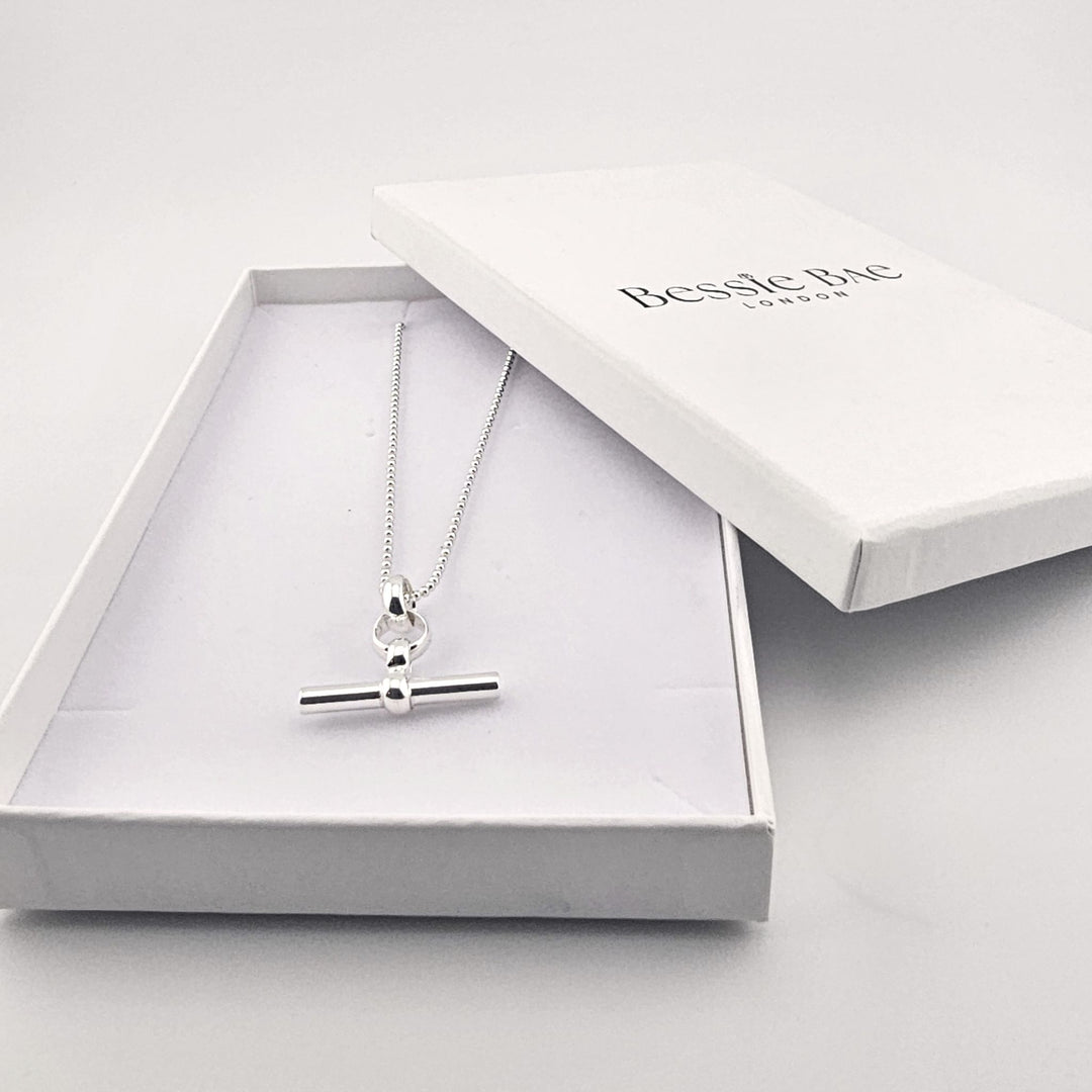 925 silver T-bar pendant necklace, sleek contemporary style.